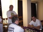 За шахматной доской, задумался