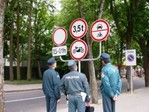 Какой бы еще знак впендюрить?