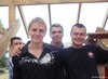 всех, кроме тех, кто спрятался на крыше