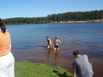 купаемся (мну в темных труселях)