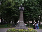 парк поэзии. памятник Гоголю.