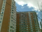 Кроссовки на проводе - христоматийная ситуация =)