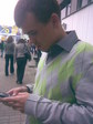 Парень с телефоном)