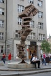 Памятник сделанный жителями из 8500 ключей)