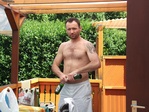 еще не проснулся, а уже за пивом)