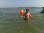 На море