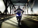 2010-yamaha-YZFR125_DPBM13_action_001_tcm37-328937