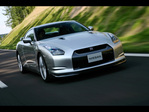 2008-Nissan-GT-R-Front-Angle-Speed-Tilt-1280x960.j