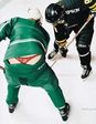 стоишь ты в поле в красных труселях ... ))))