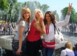 с подружками! )