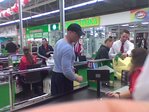 Ван Дам в гипермаркете напротив моего окна!
