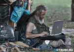 Вы только что увидели богатого бомжа)))
