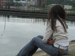 Она сидела на полу и груду писем разбирала...