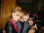 С такими девушками и жить хочется!;)