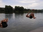 На озере,сальто делаем с другоМ)