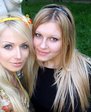 моя девушка-с лево а ЕТО ея подруга))