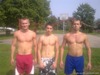 в красных труселях)))