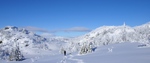 zima_sneg_sugroby_pokrov_chelovek_progulka_sobaka_sledy_ohota_51933_2560x1080