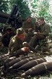 Артиллеристы за обедом у своего орудия 1941 г.